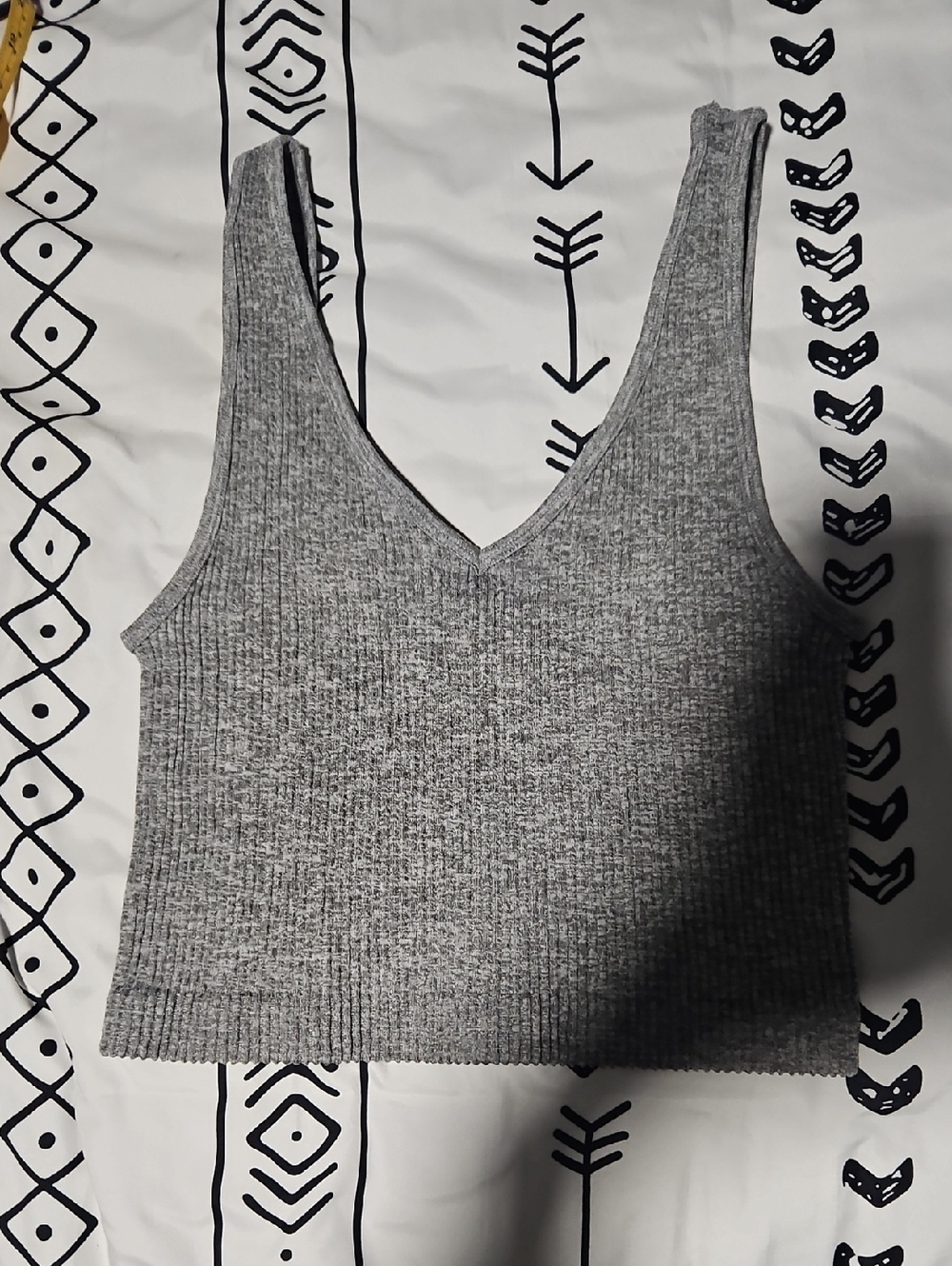 Ribbed V-Neck Cropped Tank Top - Gray